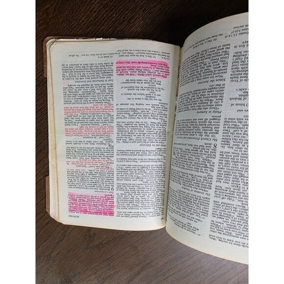 Vintage NIV Holy Bible With Brown Leather Cover & Highlighted Verses - Picture 5 of 12